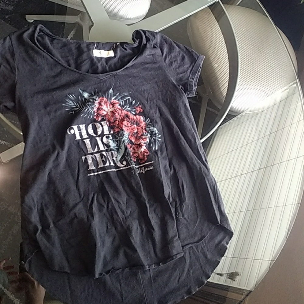Black hollister t shirt with rose